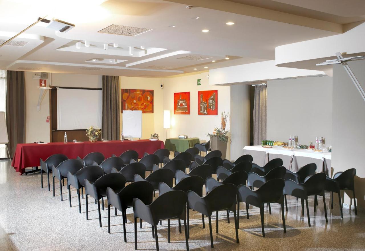Hotel Ristorante Alcide Poggibonsi Buitenkant foto