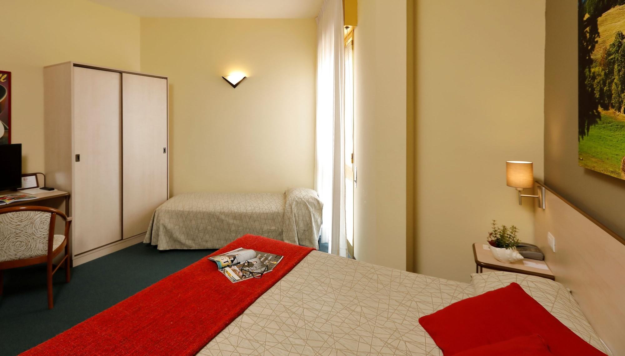 Hotel Ristorante Alcide Poggibonsi Buitenkant foto