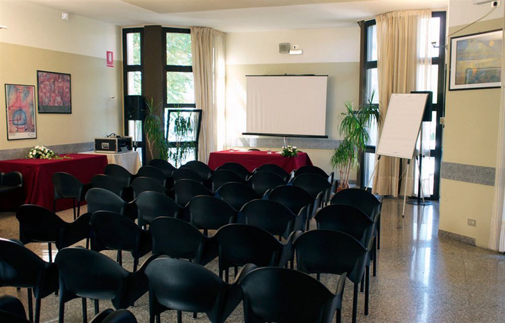 Hotel Ristorante Alcide Poggibonsi Buitenkant foto