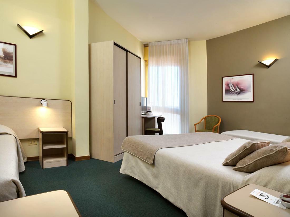 Hotel Ristorante Alcide Poggibonsi Buitenkant foto